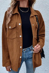 Langärmlige Jacke mit Druckknöpfen und Taschen