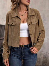 Jacke mit Kragen und Knopfleiste vorne