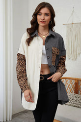 Chaqueta con botones en contraste de leopardo
