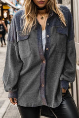 Chaqueta con bolsillos, botones y hombros caídos