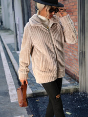 Chaqueta acanalada con cuello y cremallera