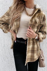 Chaqueta con capucha y bolsillos a cuadros