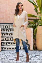 Langärmlige Strickjacke mit V-Ausschnitt und Tasche