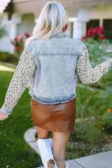 Chaqueta vaquera con dobladillo sin rematar y botones de leopardo