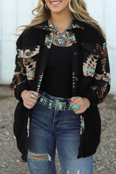 Chaqueta con abertura y botones geométricos con bolsillos