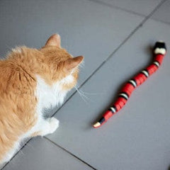 SnakeToyâ„?- Intelligent toy for cats