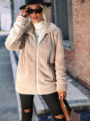 Chaqueta acanalada con cuello y cremallera