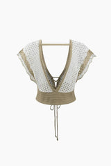 Conjunto de top con escote en V y minifalda de punto calado en contraste