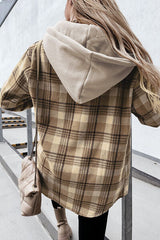Chaqueta con capucha y bolsillos a cuadros