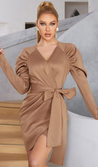 STRETCH-MINIKLEID MIT LANGEN ÄRMELN IN PERGAMENT