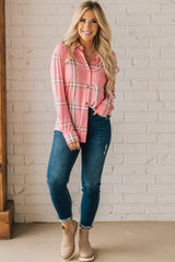 Camisa rosa con estampado de cuadros y botones delanteros