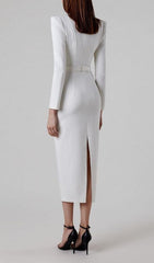 MIDIKLEID MIT ECKIGEN SCHULTERN UND KORSETT IN WEISS