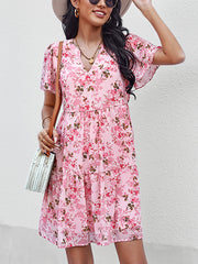 Temperamentvolles, modisches Minikleid mit V-Ausschnitt