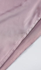 Rückenfreies Neckholder-Maxikleid aus Satin mit geschlitzten Trägern in Pink
