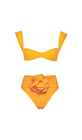 TRAJE DE BIKINI DECORADO CON ROSAS EN NARANJA