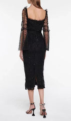 Rückenfreies Midikleid aus Spitze in Schwarz