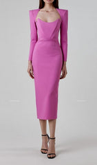 MIDIKLEID MIT ECKIGEN SCHULTERN UND KORSETT IN PINK