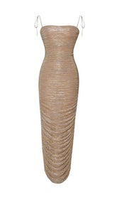 DAS GLÄNZENDE GOLDENE, GERÄUCHERTE CHIFFON-MAXIKLEID