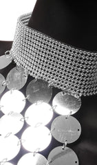 Neckholder-Minikleid mit Pailletten und Spiegel