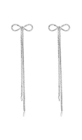 LANGE KETTENOHRRINGE MIT STRASS-SCHLEIFE IN WEISS