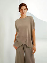 Conjunto de dos piezas de punto con cuello redondo, suelto, irregular y plisado, de color liso