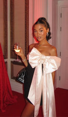 VESTIDO MINI CON LAZO MARFIL EN NEGRO