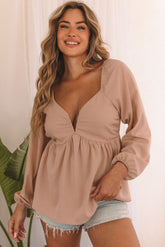 Orangefarbene Bluse mit V-Ausschnitt, gesmoktem Schößchen und Schlitz