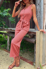 Rosafarbener ärmelloser Jumpsuit mit Knopfleiste, V-Ausschnitt und Gürtel