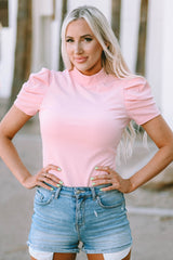 Rosa Rippstrick-Bodysuit mit Stehkragen, Puffärmeln und Schlüsselloch hinten