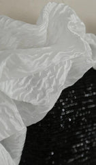 TRÄGERLOSES RÜCKENFREIES MAXIKLEID MIT BUBBLE-MUSTER