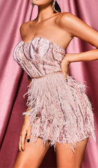 VESTIDO MINI DE LENTEJUELAS Y PLUMAS EN ROSA