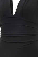 Schwarzer Badeanzug mit tiefem V-Ausschnitt