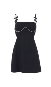 PARTHEA A-LINIEN-KLEID MIT AUSSCHNITT UND STRASS