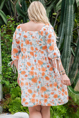 Oranges Blumenkleid in Übergröße mit eckigem Ausschnitt und Bindeärmeln