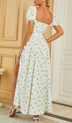 WEISSES MIDIKLEID MIT PUFFÄRMELN UND BLUMEN IM VINTAGE-STIL