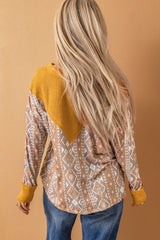 Orangefarbenes geripptes Stricktop mit geometrischem Tribal-Print