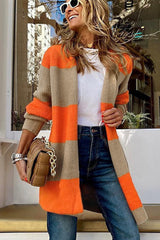 Orangefarbener Cardigan mit geripptem Colorblock-Muster
