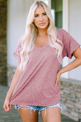 Rosa T-Shirt mit V-Ausschnitt und Nähten im Marmor-Print