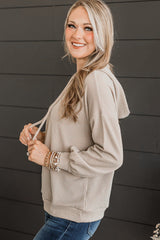 Pergament-Kapuzenpullover mit Kordelzug