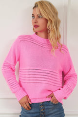 Rosafarbener, einfarbiger Pullover mit Zopfmuster und Ösen am Stehkragen