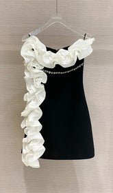 VESTIDO MINI BANDAGE SIN TIRANTES CON VOLANTES EN NEGRO