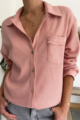 Rosa Shacket aus Waffelstrick mit Rüschentaschen