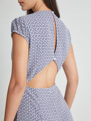 Vestido midi con abertura en la espalda y mangas cortas