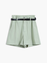 Faltenshorts mit Knopfgürtel