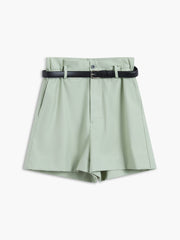 Faltenshorts mit Knopfgürtel