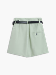 Faltenshorts mit Knopfgürtel
