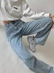 Jeans mit geradem Bein und geknöpften Taschen