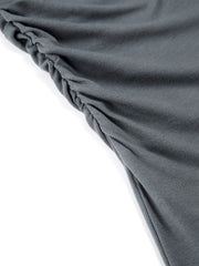 Langes Kleid mit Flügelärmeln und Rüschen