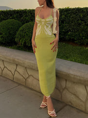 Langes Strickkleid mit Schmetterlingsmuster und offenem Rücken