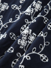 Midikleid mit Flügelärmeln und Blumenstickerei